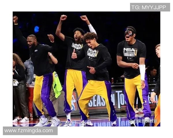 勇士与鹈鹕季后赛第三场激战回顾球星表现与战术分析