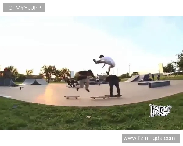 重庆滑板队的默契配合与精彩表演揭秘滑板文化的魅力与团队精神