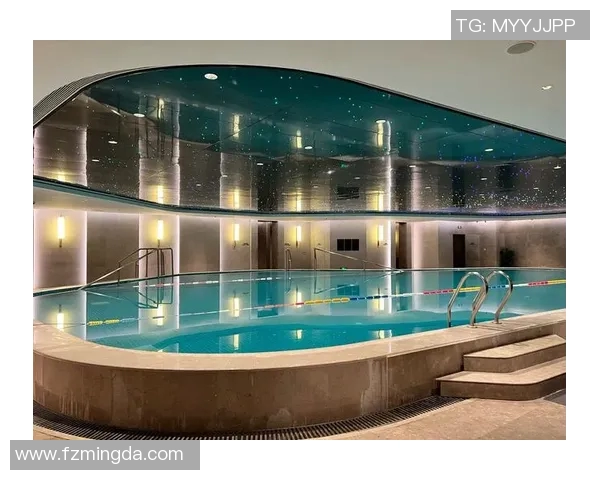 泳池装修设计指南：打造完美户外水景与舒适游泳环境的必备技巧